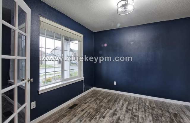 4 Bed, 2.5 Bath with Office/Den and 2 Car Garage in Orchards Fountain Village Gallery 3