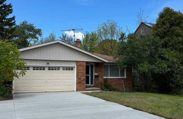 3 Bedrooms One Floor Ranch House with 2 car attached garage in Lyndhurst photos photos
