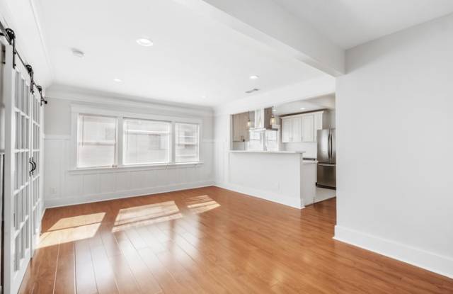511 1/2 North Alexandria Avenue Gallery 3