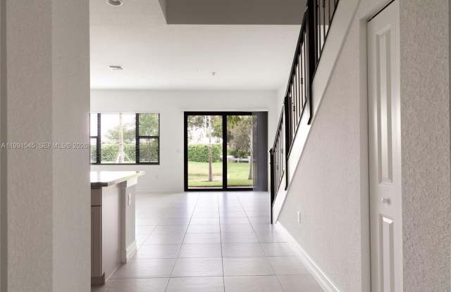 11340 SW 16th St photos photos