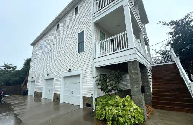 BEACH HOME! 4/4.5 with 3 car garage photos photos