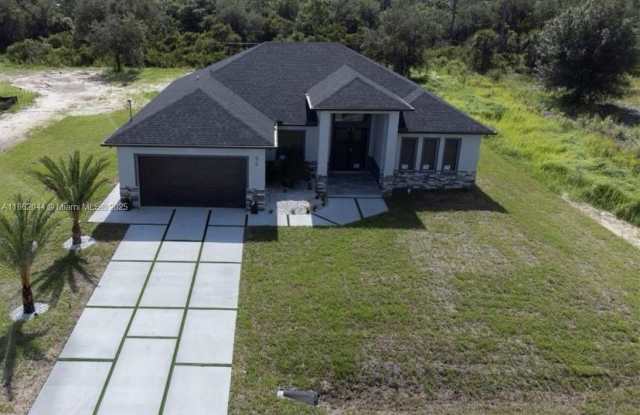 616 Maple Ave N photos photos