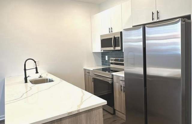 2028 W WESTMORELAND Street unit: 2 photos photos