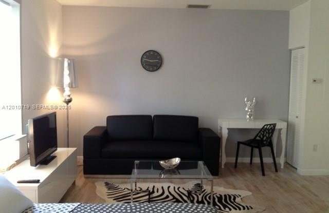 1127 Euclid Ave photos photos