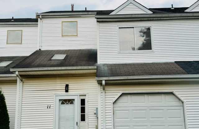 Perfect Townhouse Rental in Sicklerville! Gallery 1