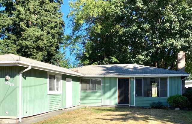 Great Home For Rent - 14040 Courtland Place North, Seattle, WA 98133