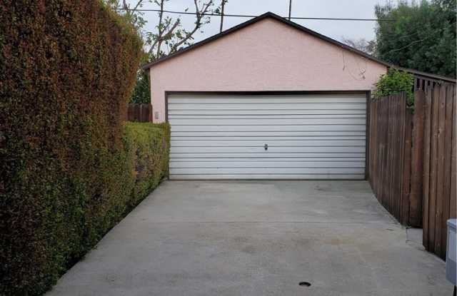 5256 Noble Avenue Gallery 4