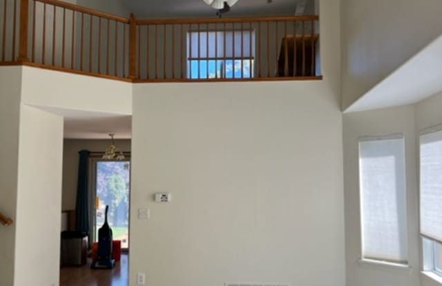 2012 Grayden Court Gallery 2