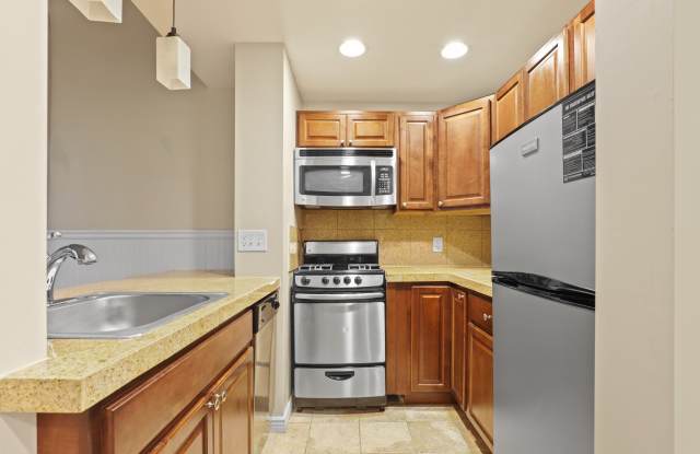 1141 Washington Gallery 3