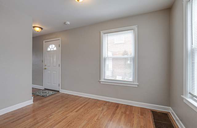 617 Waukegan Road Gallery 3