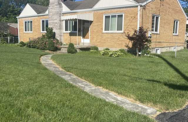 9515 Railroad Avenue photos photos