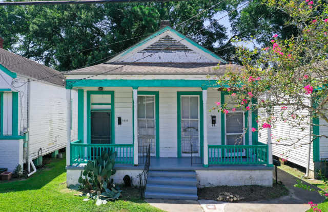1812 Dante Street photos photos