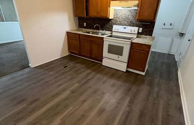 Spacious 4BD/1BA photos photos