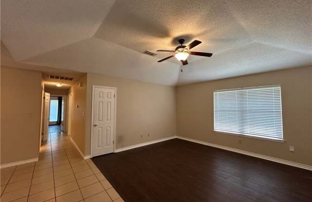 1642 W County Line Road Gallery 4