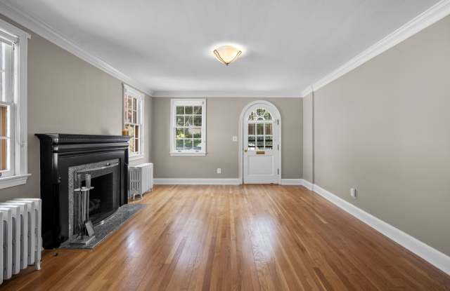 3 Bed 2 Bath - Bethesda Single Family - Move In Ready Gallery 3