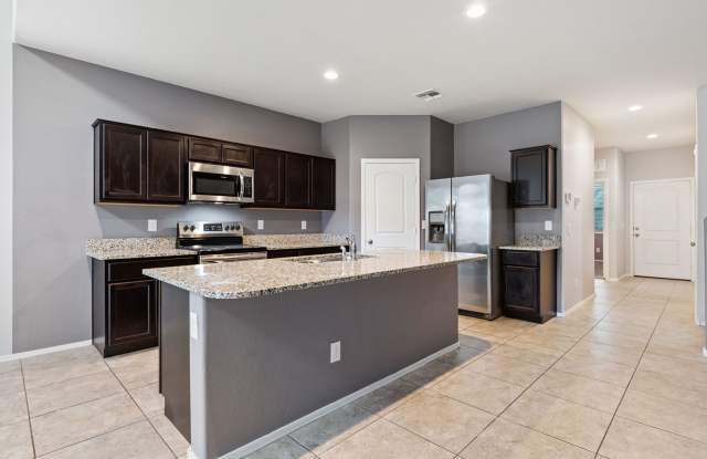 Very nice 4 bedroom with fresh paint! photos photos