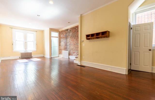 1635 BAINBRIDGE STREET Gallery 3