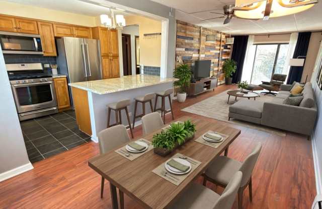 Spacious 2 bedroom, 1 bathroom condo apartment on third floor photos photos