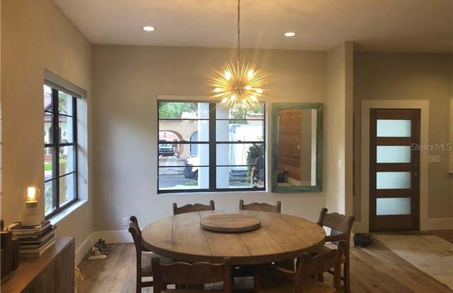 2613 W WATROUS AVENUE Gallery 3