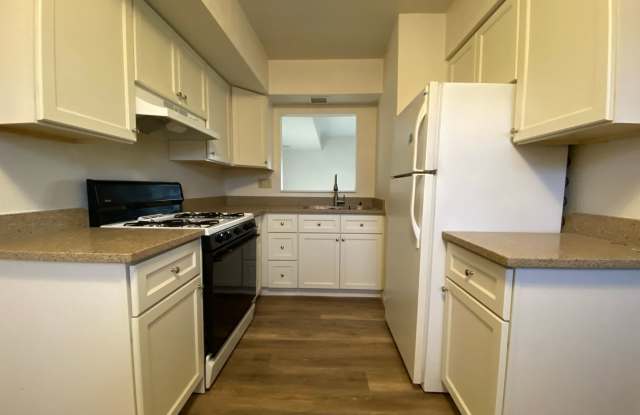 Bright  Spacious Two Bedroom in Zelienople!! Central A/C, Off-Street Parking  More! Call Today! photos photos