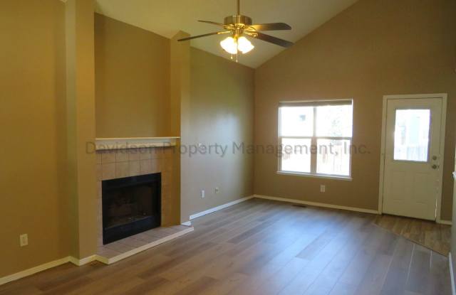 Beautiful 4 Bedroom House in Eastern Colorado Springs Gallery 3