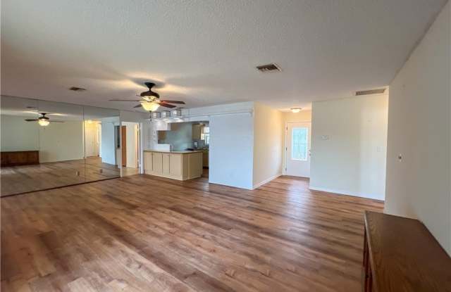4305 Island Circle Gallery 4