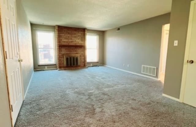 3037 Sw Lydia Ave - 3037 Southwest Lydia Avenue, Topeka, KS 66614