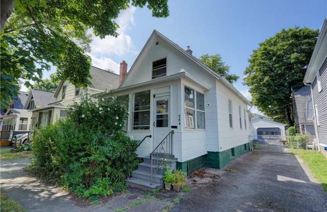 284 Benton Street Gallery 1