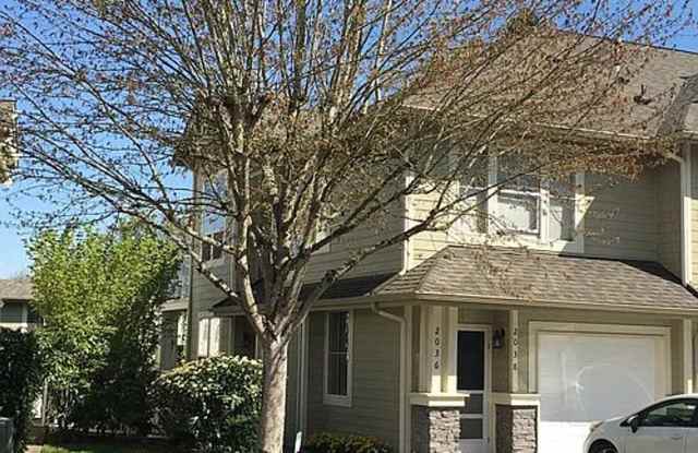 Light & Bright End Unit Condo! Gallery 1