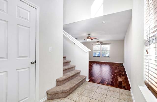 ***MOVE-IN SPECIAL: TWO WEEKS FREE***Silver Oaks 4 Bedroom with Covered Patio & Large Living Space Gallery 4