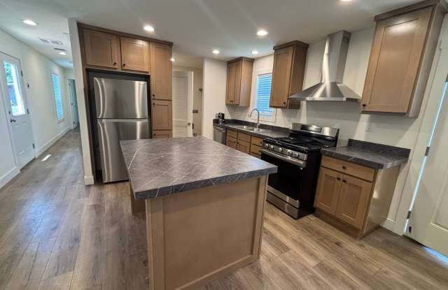240 Sacramento Ave photos photos