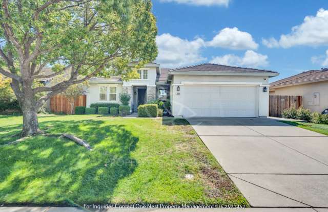 3 bdrm 2 bth, East Lincoln large backyard photos photos