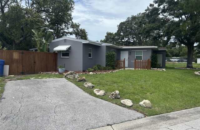 4491 CRESTWOOD DRIVE N photos photos