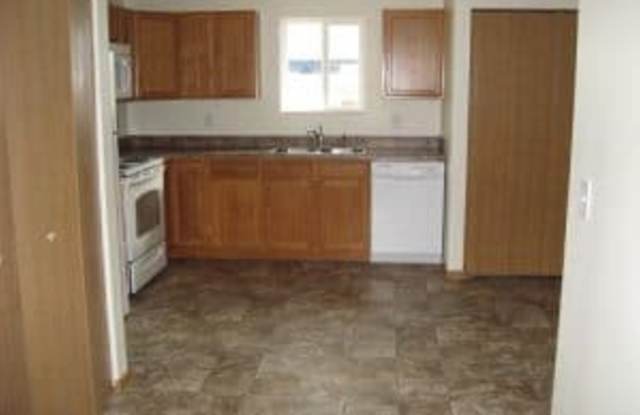 102 Gardens Court #10 - 102 Gardens Ct, Farley, IA 52046