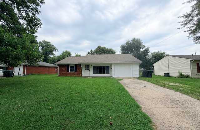 PRICE REDUCED: 2 Bedroom/1 Bathroom located at 845 Middle Dr. in New Whiteland, IN. Gallery 1