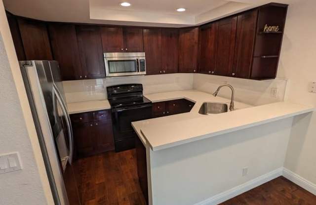 PICTURE PERFECT 2 BR/2 BATH PLUS LOFT "CRYSTAL CAY" COND0 Gallery 3