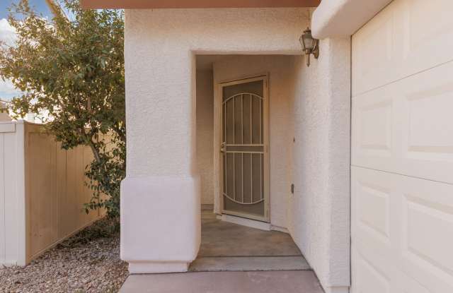 Well mainted SW 3 bedroom home for only $1895! Gallery 3