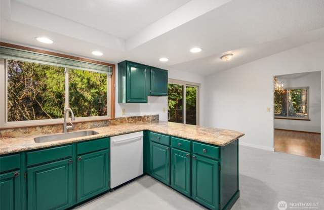 Spacious Home on Private 0.80-Acre Lot in Winterwood Estates Gallery 4