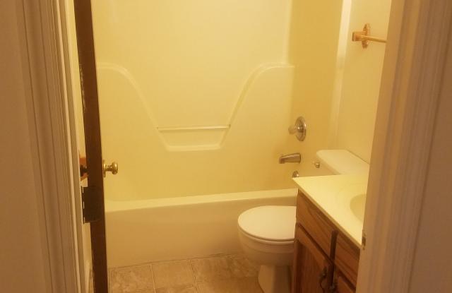 101 Maple Hill Dr - 101 Maple Hill Drive, Richmond, KY 40475