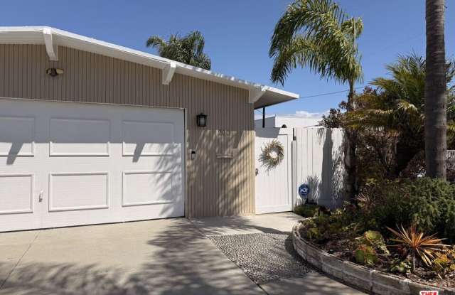 200 Larsson St photos photos