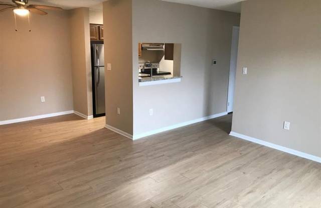 4811 RAVENS CREST Drive Gallery 2