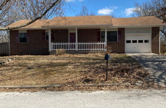 1202 S 18th Ave - 1202 South 18th Avenue, Ozark, MO 65721