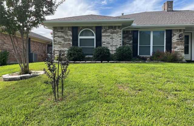 2205 Woodcreek - 2205 Woodcreek, Carrollton, TX 75006