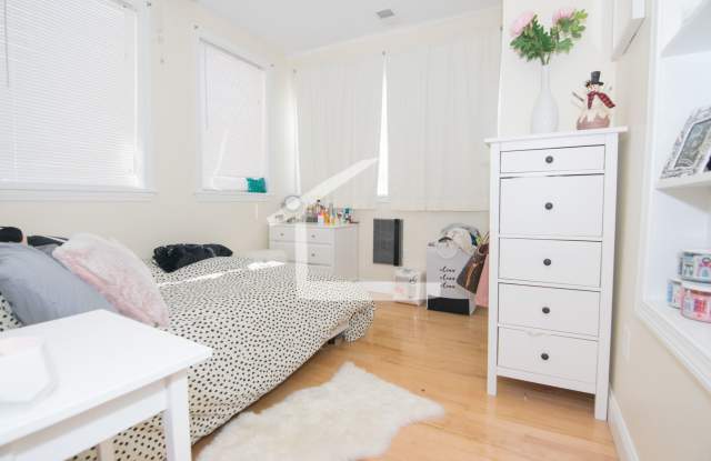 Renovated 4bed/2bath Gem Steps from the B, C, D Lines photos photos