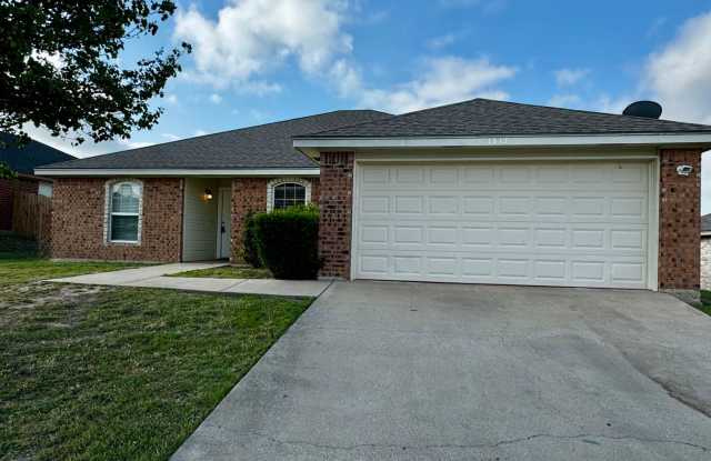 Spacious 4 Bedroom 2 Bath photos photos