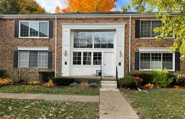 625 E Fox Hills Drive - 625 East Fox Hills Drive, Oakland County, MI 48304