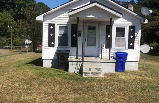 428 Sampson Street - 428 Sampson Street, Clinton, NC 28328