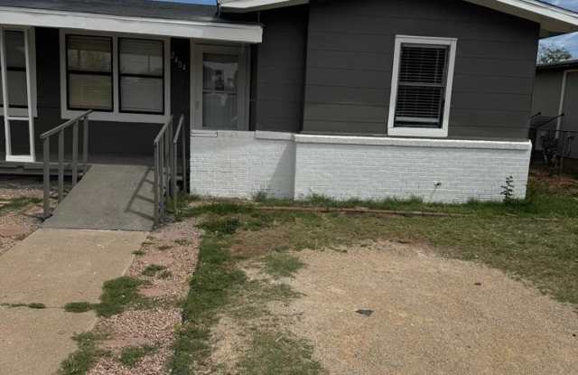 2404 W 9th St photos photos