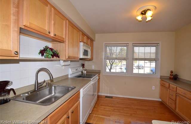 5311 BREEZE HILL PL Gallery 3