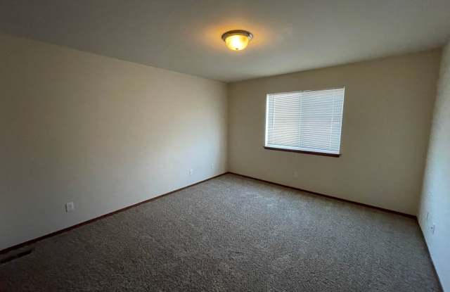 Lovely 3 Bedroom Townhouse in the Heart of Town Gallery 4